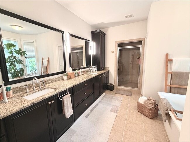 Building Photo - 3232 Brookview Rd