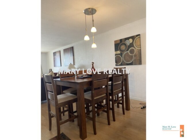 Building Photo - BEAUTIFULLY DECORATED FURNISHED 2 BED 2 BA...