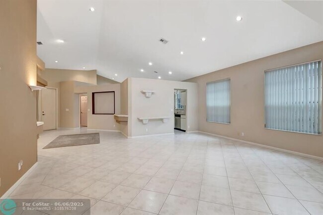 Building Photo - 11081 Springbrook Cir