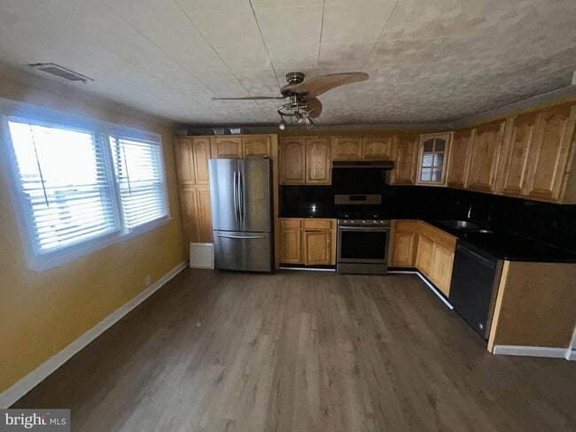 Building Photo - 4655 Benson St