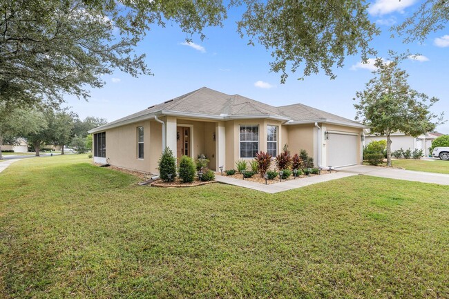 Building Photo - Beutiful Home in gated community