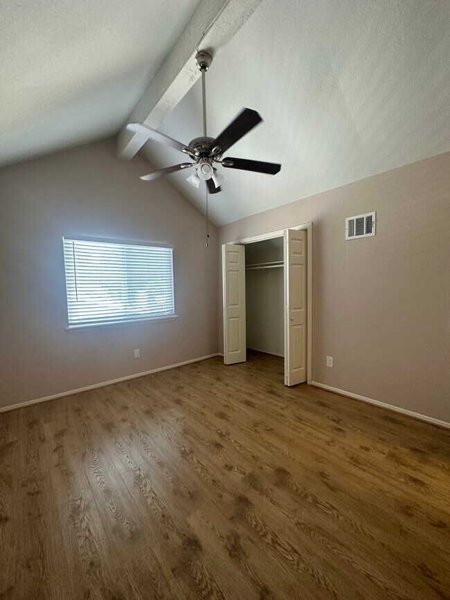 Building Photo - 1222 Ravenscourt Dr