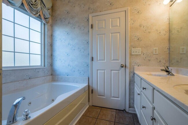 Building Photo - 12138 Longleaf Oak Trail