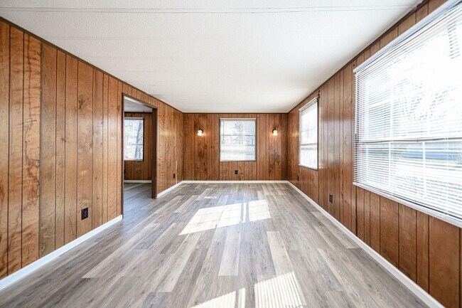 Building Photo - 3 Bed 2 Bath South Columbia