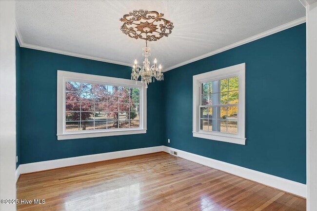 Building Photo - 300 Dogwood Ln