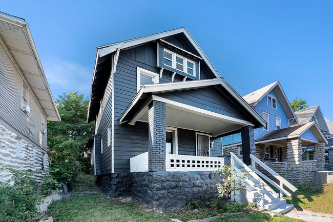 Building Photo - 5 Bedroom Home Near Central Park and Centr...