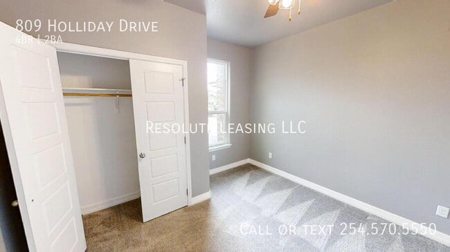 Building Photo - 809 Holliday Dr