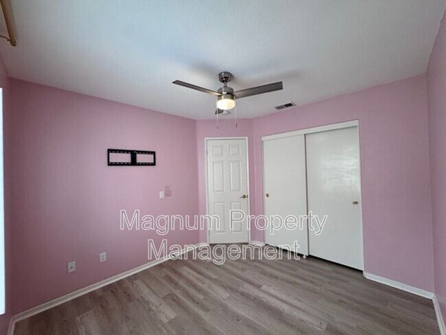 Building Photo - 32358 Gardenvail Dr