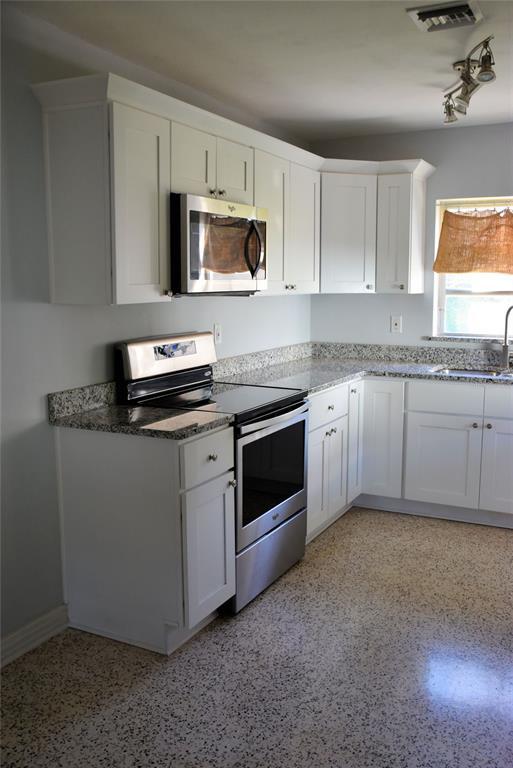 Building Photo - 263 Blossom Ln
