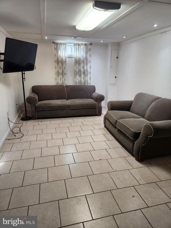 Building Photo - 501 S Seminary St