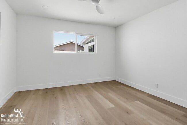 Building Photo - Beautifully Renovated 3Bdm 2Ba Apartment Home in San Diego!