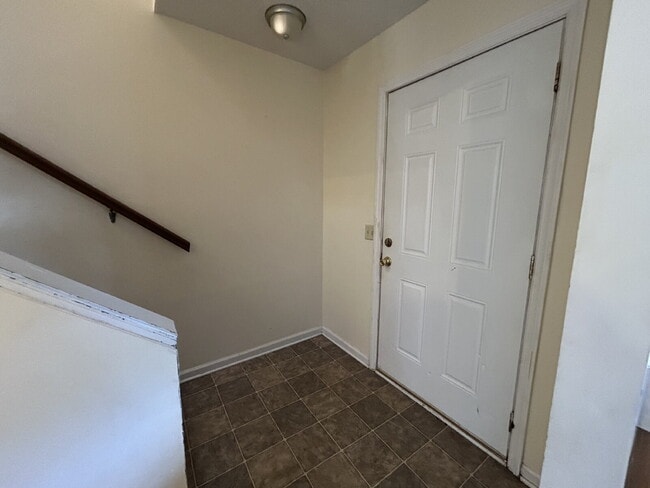 Building Photo - Townhouse for Rent