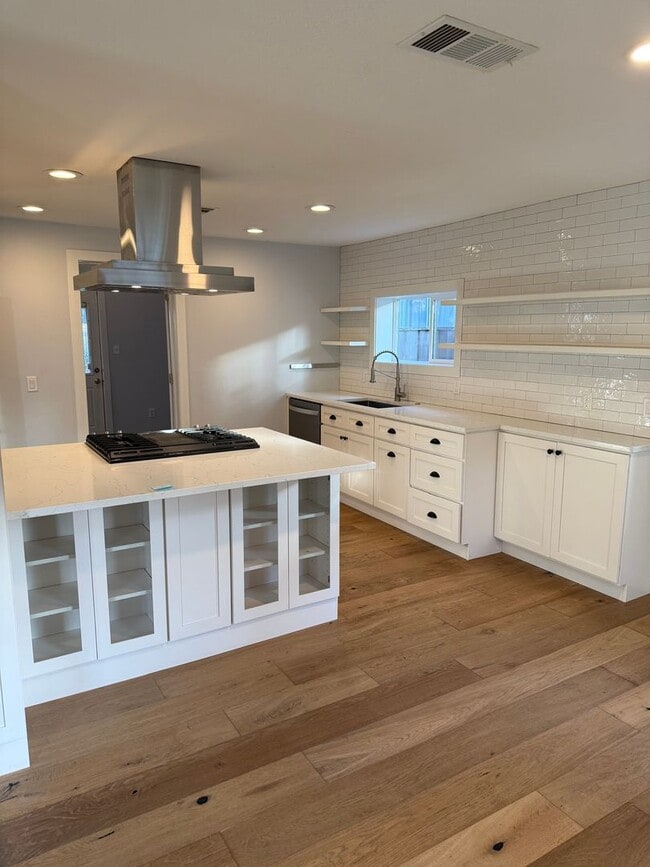 Building Photo - GARDNER'S DREAM