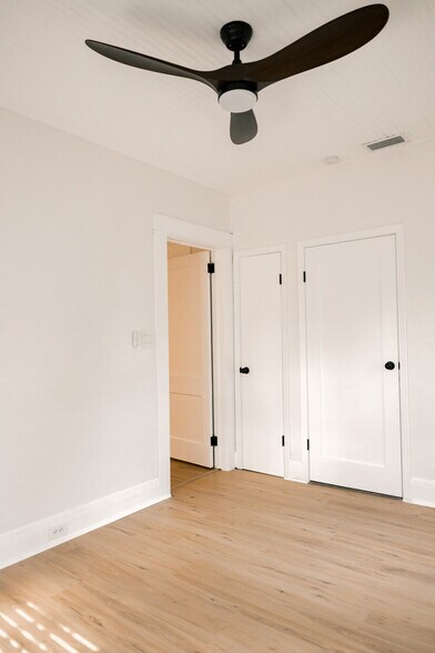 Building Photo - 902 W Columbus Dr