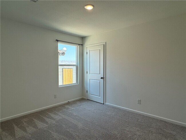 Building Photo - 2455 Tapatio Dr