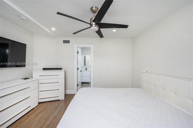 Building Photo - 3077 SW 5th St