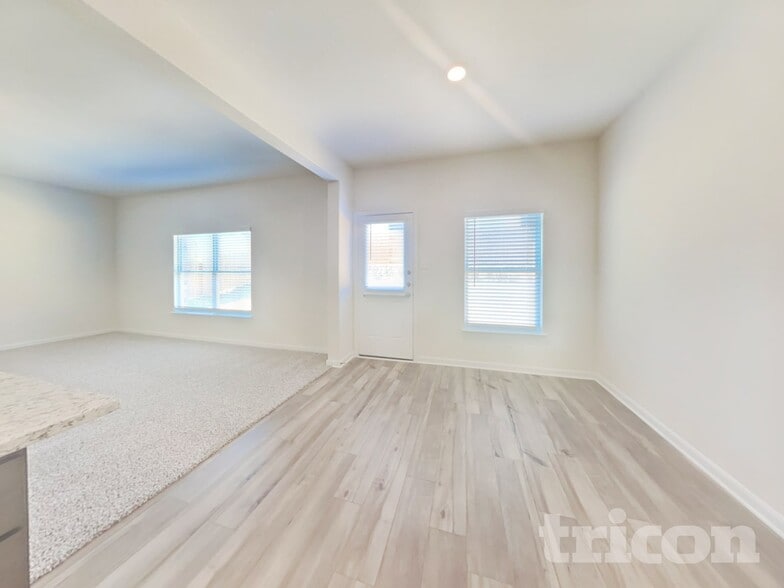 Building Photo - 1917 Belmont Dr