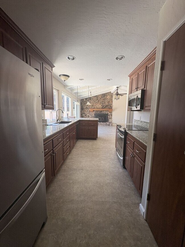 Building Photo - Welcome to this beautifully updated single...