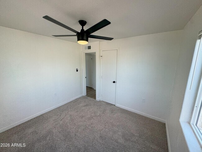 Building Photo - 546 S Hobson