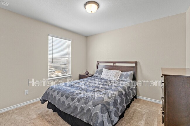 Building Photo - 1915 Overlook Knoll