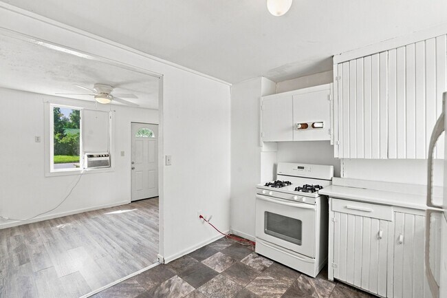Building Photo - 904 Willsie Ave