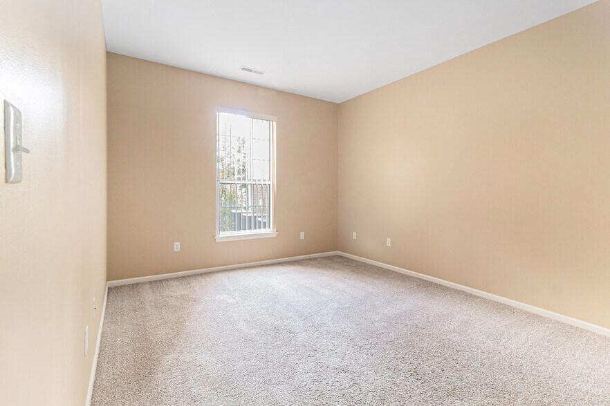 Building Photo - 24107 Chesapeake Cir