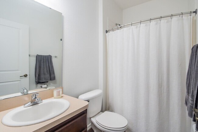 Building Photo - Rental Near Downtown Lakeland!!