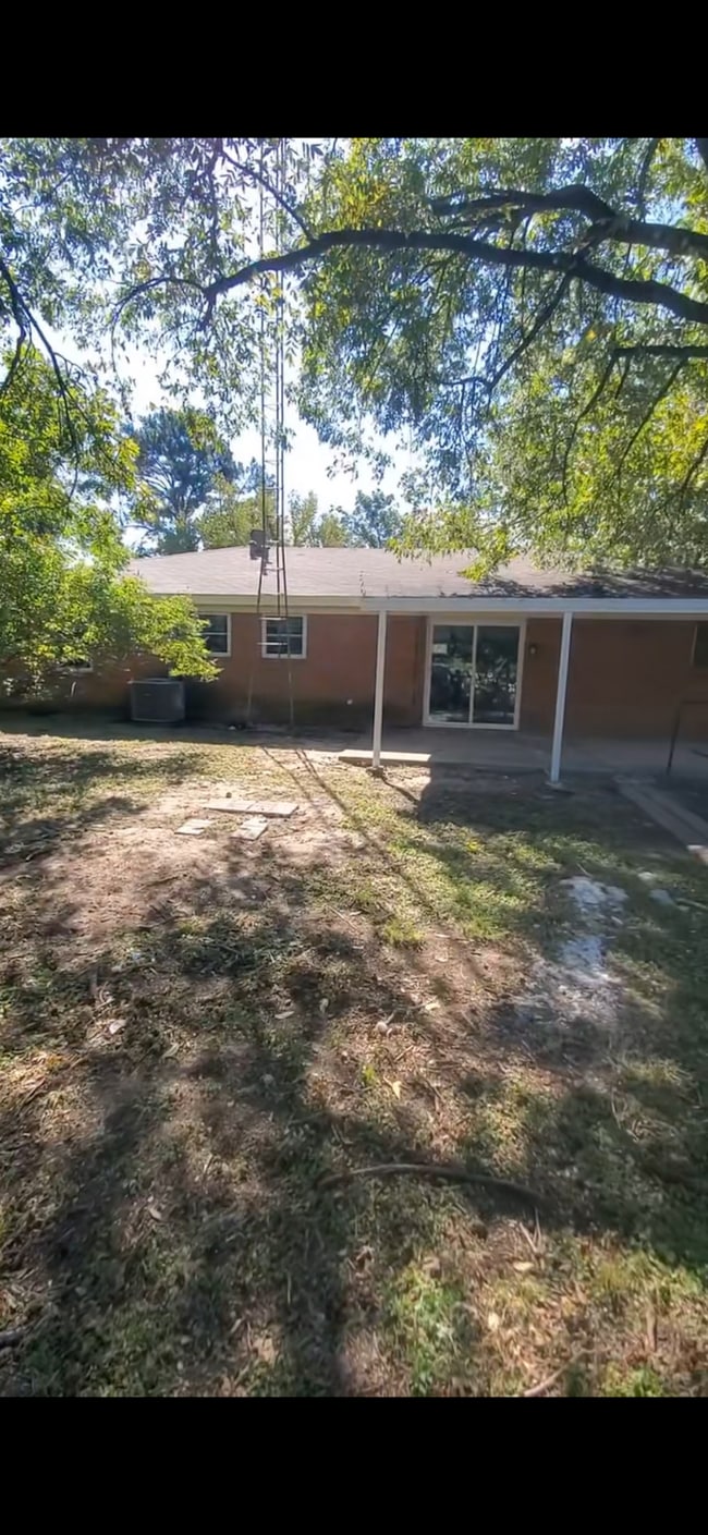 Building Photo - 220 Fairmont Ave