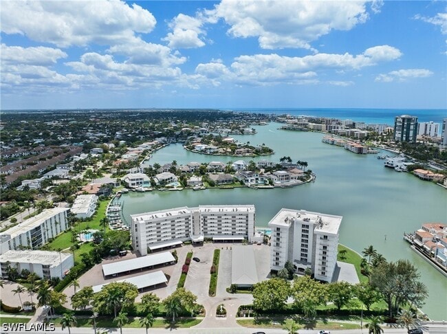 Building Photo - 250 Park Shore Dr