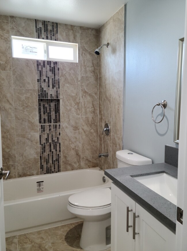 Building Photo - 33(1635)