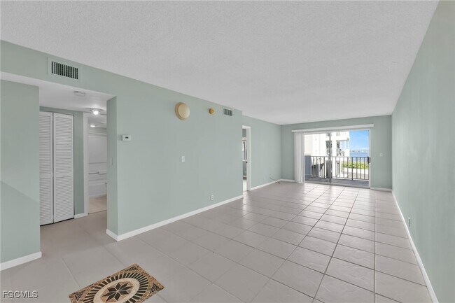 Building Photo - 2885 Palm Beach Blvd