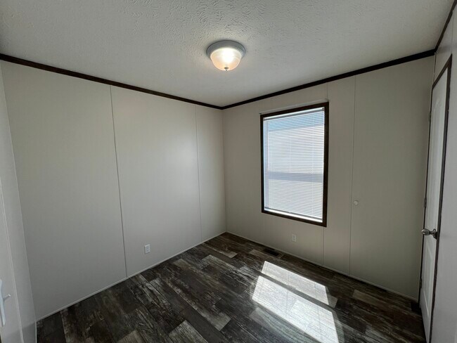 Building Photo - 38140 Ducharme Dr