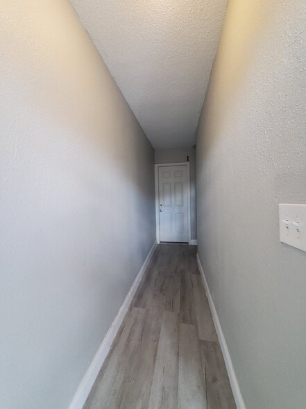 Building Photo - 250 E Beechwood Ave