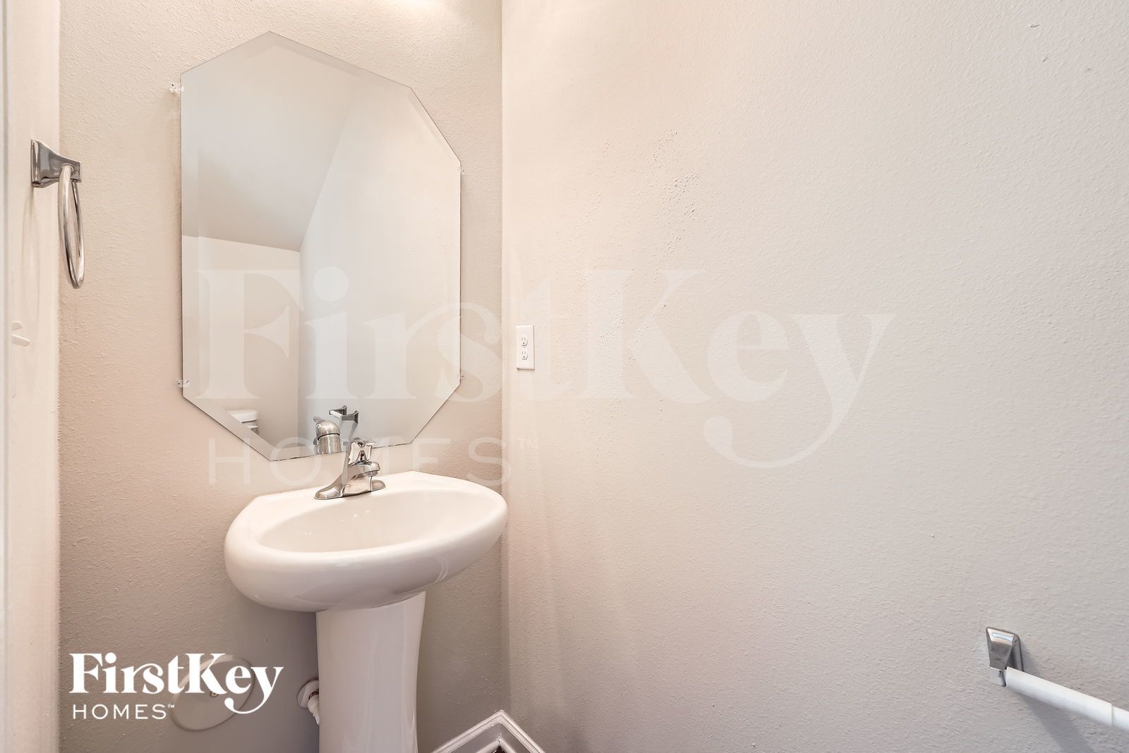 Building Photo - 2508 Walnut Forest Dr