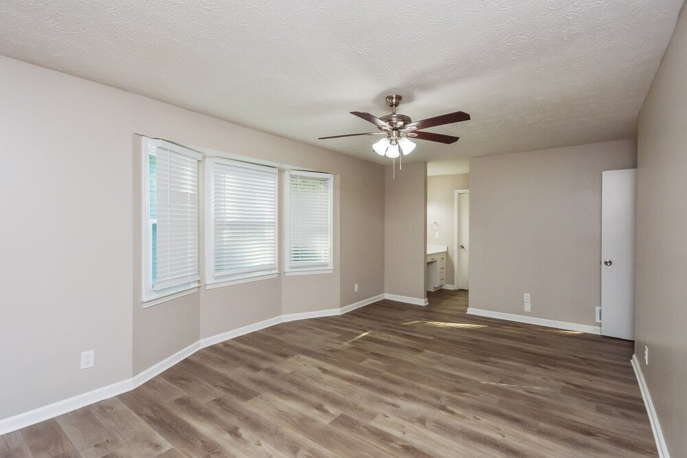 Building Photo - 661 Greenview Ave SE