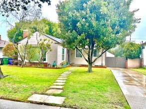Building Photo - 3 Bed 2 Bath House