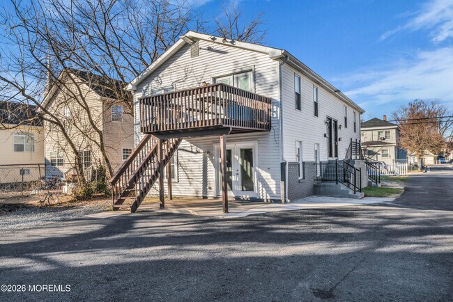 Building Photo - 148 Dewitt Ave