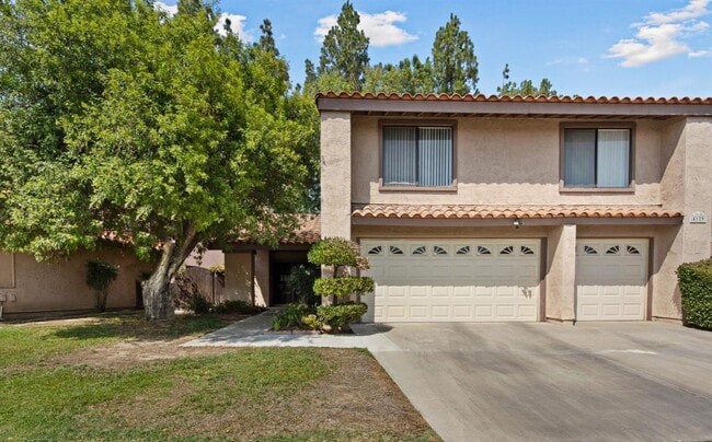 Building Photo - 4-Bedroom Lakeview Home in Gated Community...