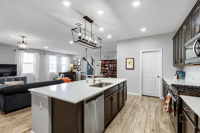 Building Photo - 2432 Berryville Ln