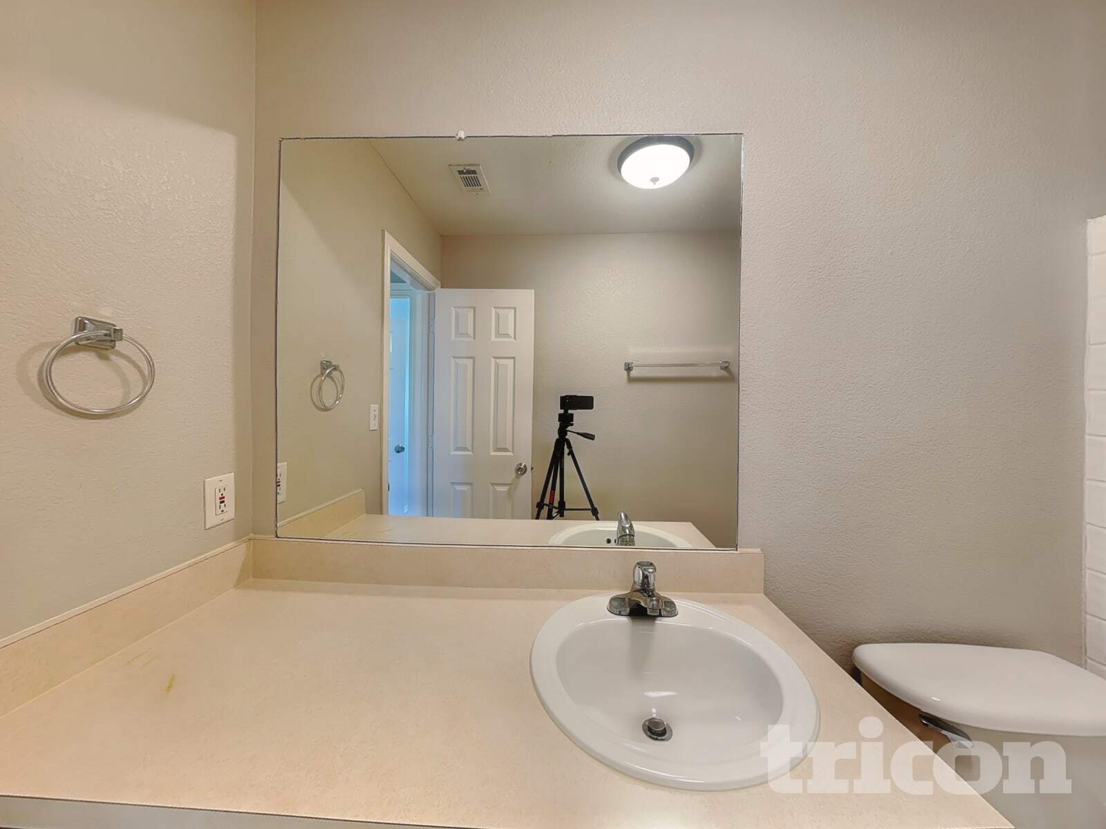 Building Photo - 214 Dean Ct