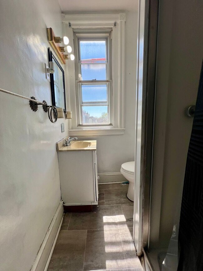 Building Photo - Stunning 3-Bedroom Townhome in Carroll Park! Available NOW!