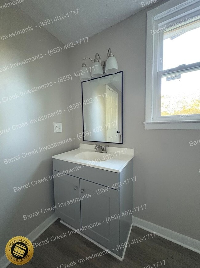 Building Photo - 3-Bed 1-Bath House