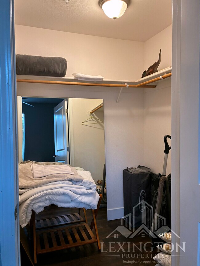 Building Photo - Beautifully Upgraded, 2BD/2BA, Condo Home in The Phoenician, Roseville!