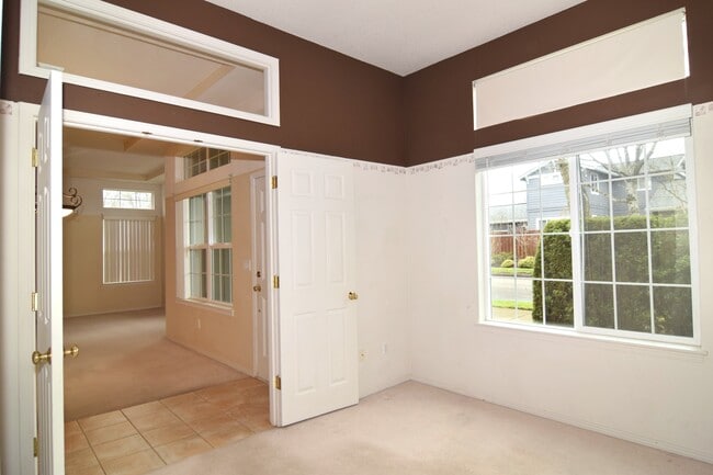 Building Photo - 1754 NE Ashberry Dr