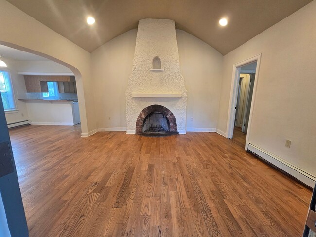 Building Photo - Large Beautiful South Hill Home! Available...