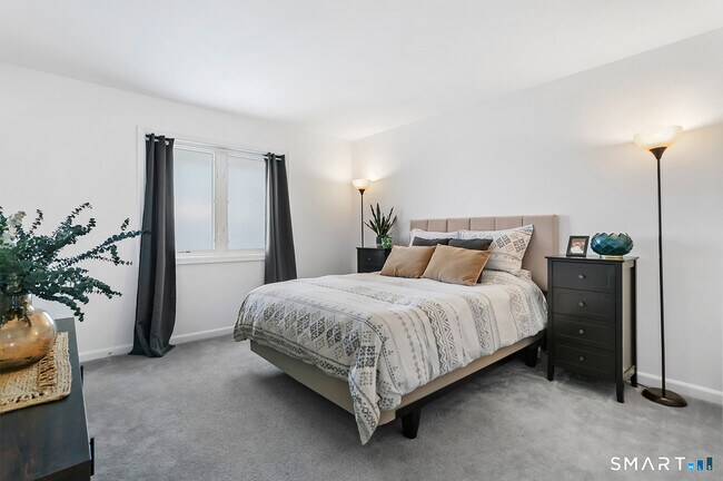 Building Photo - 3250 Fairfield Ave