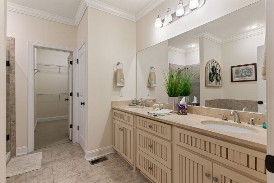 Building Photo - 504 Reserve Ln