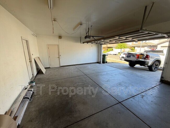 Building Photo - 9348 Sierra Spring Way