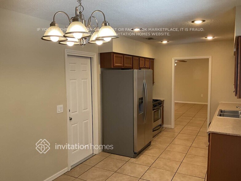 Building Photo - 626 Huntington St