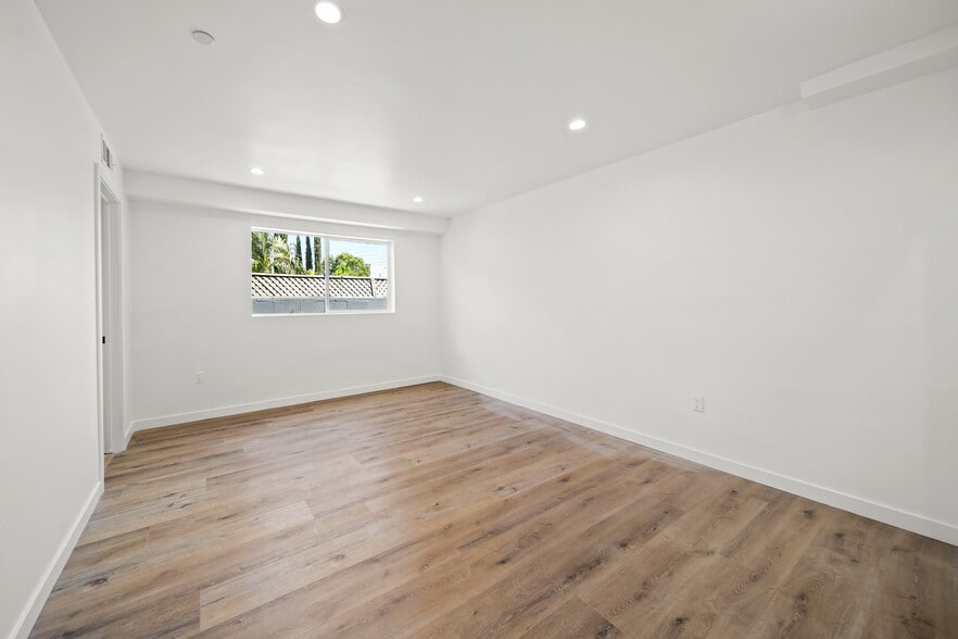 Building Photo - 6049 Craner Ave